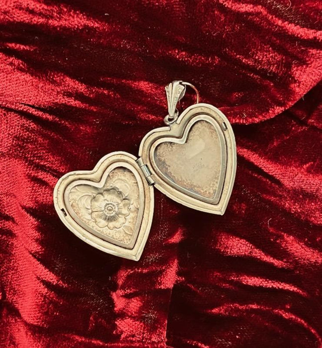 Antique Old Gold Repoussé Etched Heart Locket